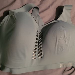 Victoria Sport 36DDD sports Bra. Light Green